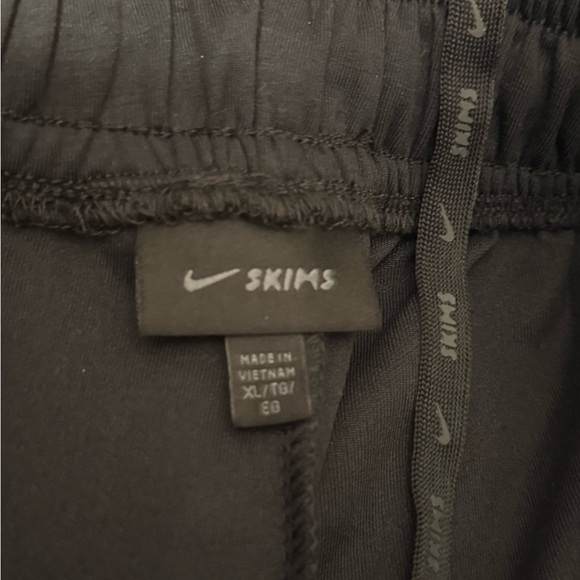 NikeSKIMS Matte Tricot
Women's Side-Snap Pants - Picture 5 of 15